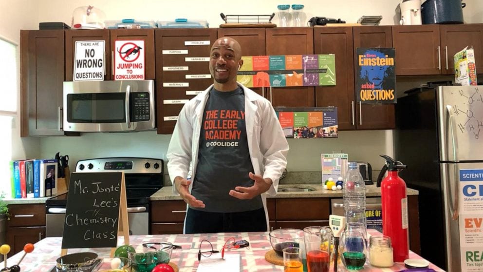 Science Teacher Who Turned His Kitchen into a Chemistry Lab is Going Above and Beyond for his Students